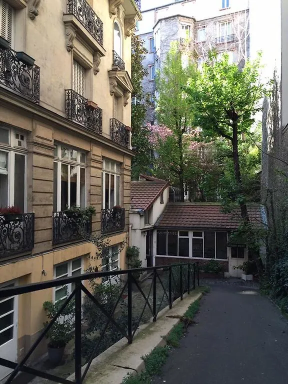 1 Square Du Docteur Blanche - 16 Bed & Breakfast