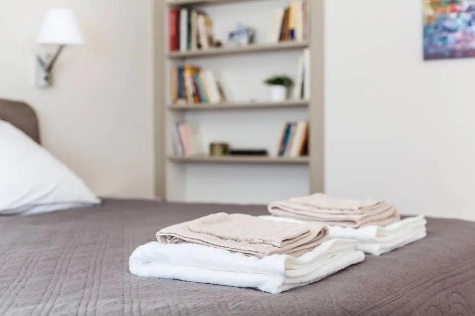 Bed & Breakfast 1 Square Du Docteur Blanche - 16 Paris